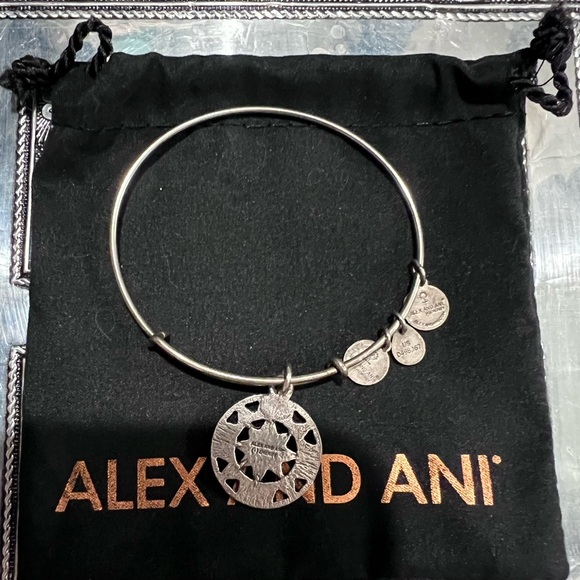 Compass Bracelet - Picture 2 of 2